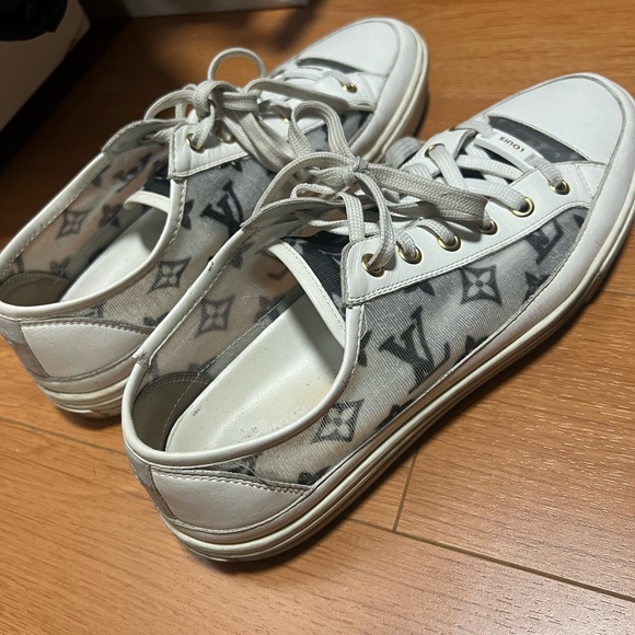Worn Louis Vuitton women size 10 sneakers - Picture 1 of 3